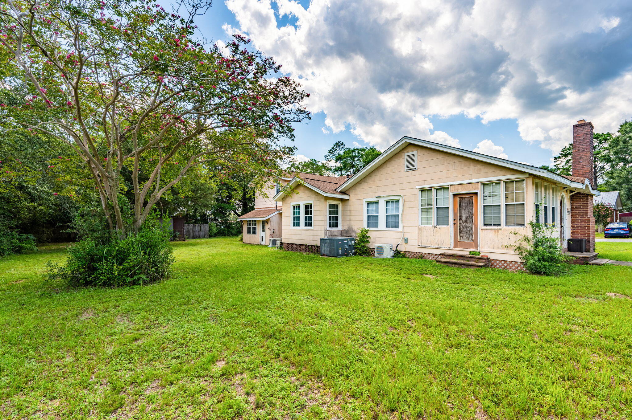 TOWN OF CRESTVIEW - Residential