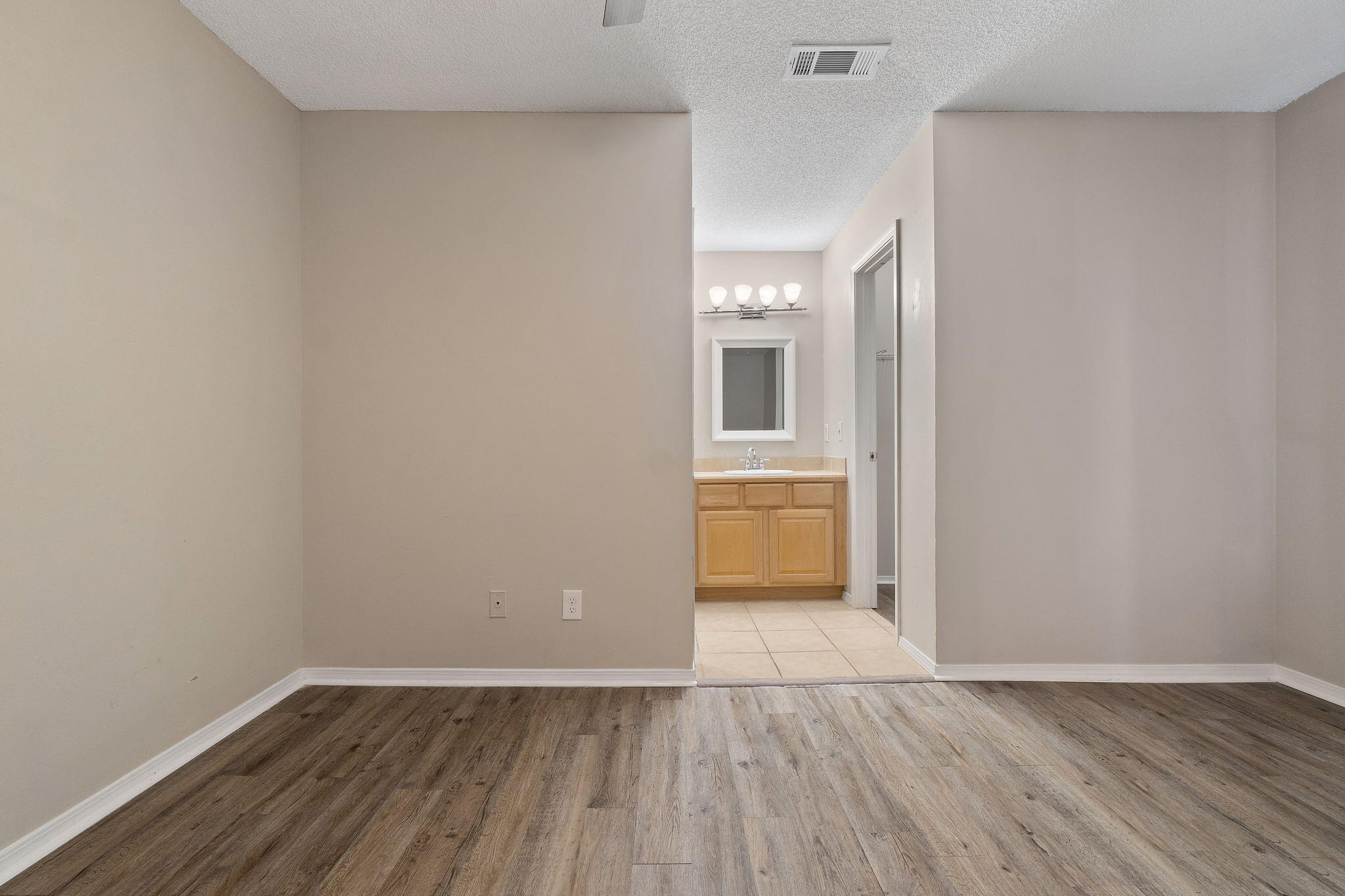 VILLAS ON THE SQUARE - Residential