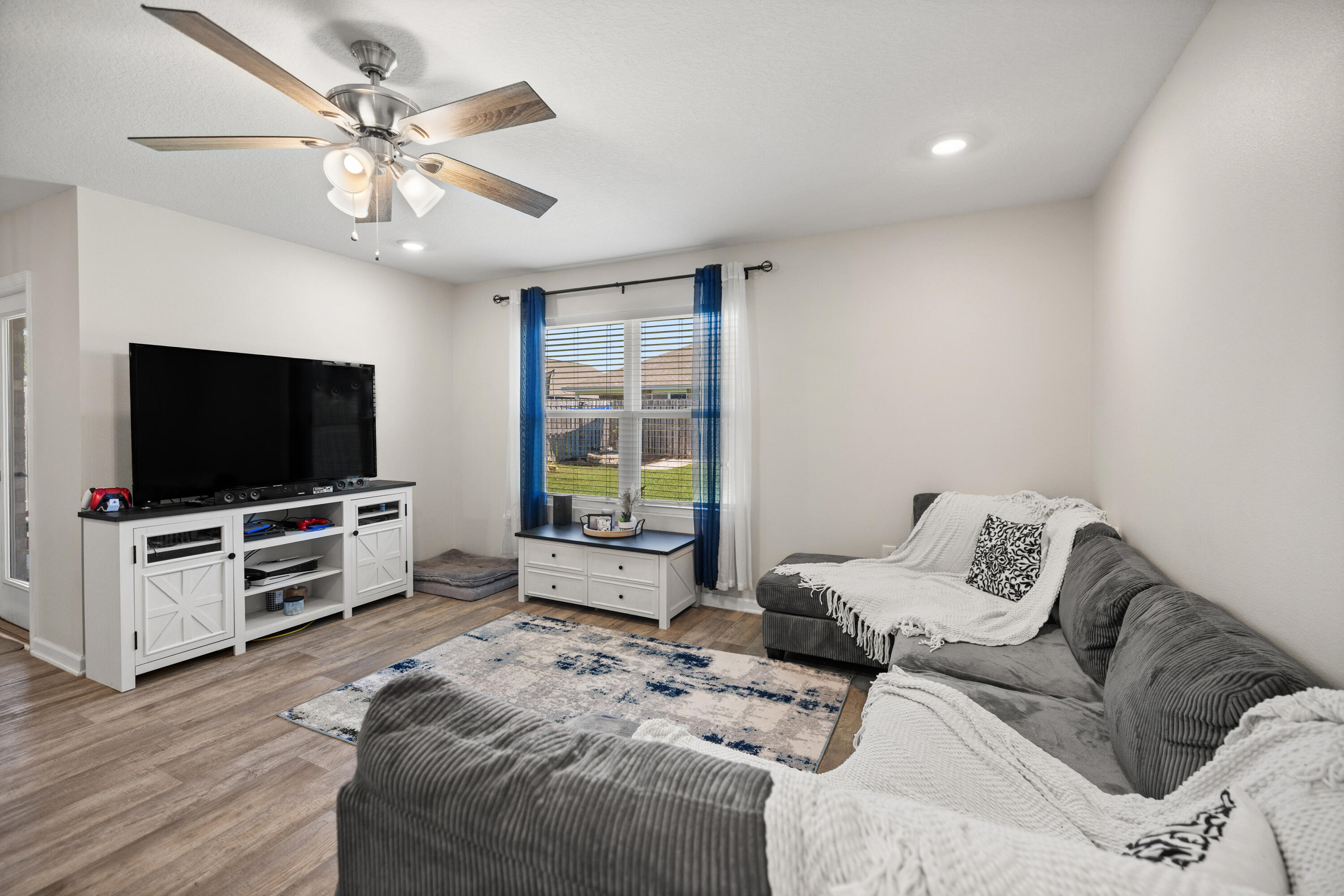 REDSTONE ESTATES - Residential Lease