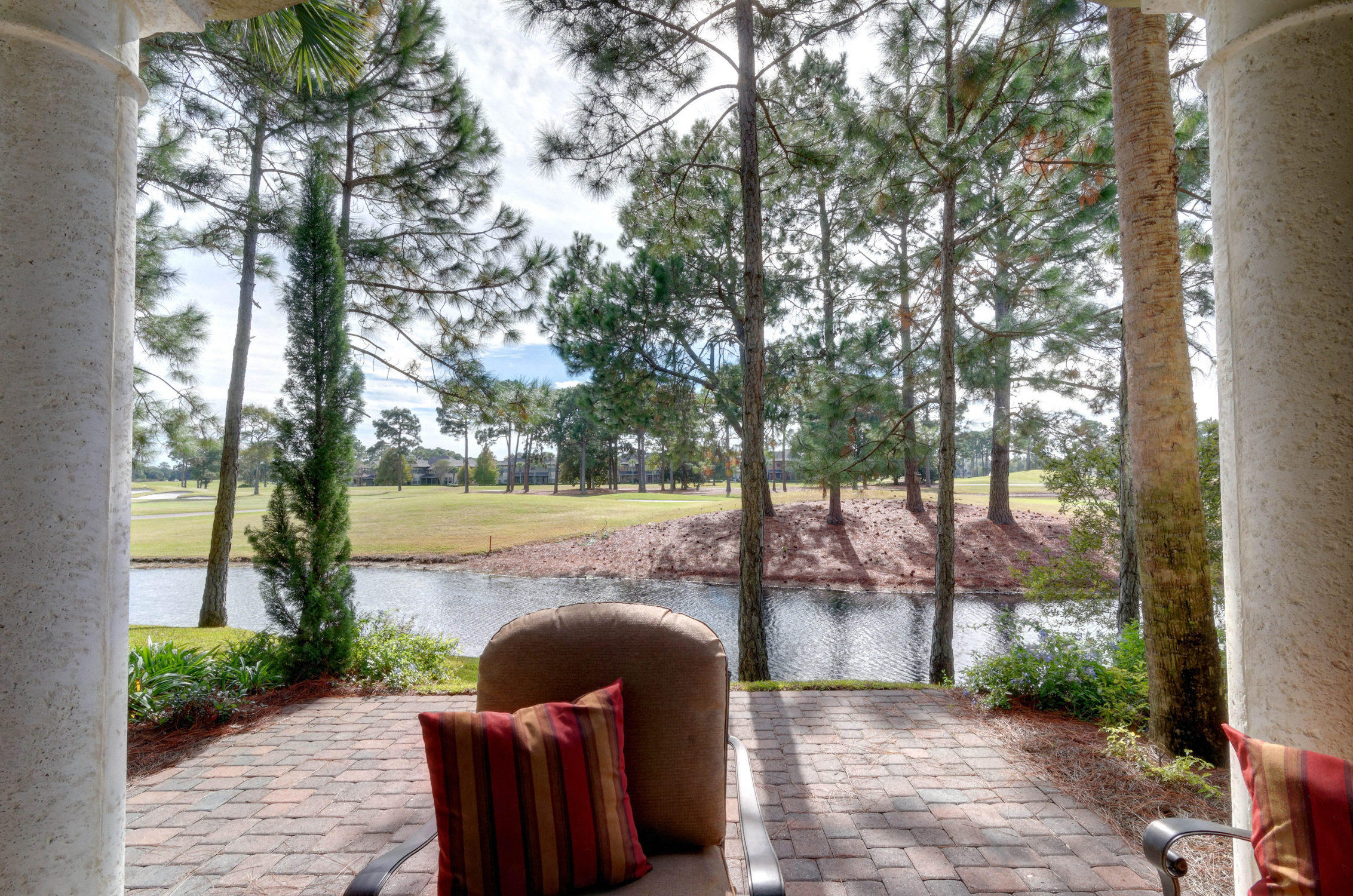 VILLA LAGO - Residential