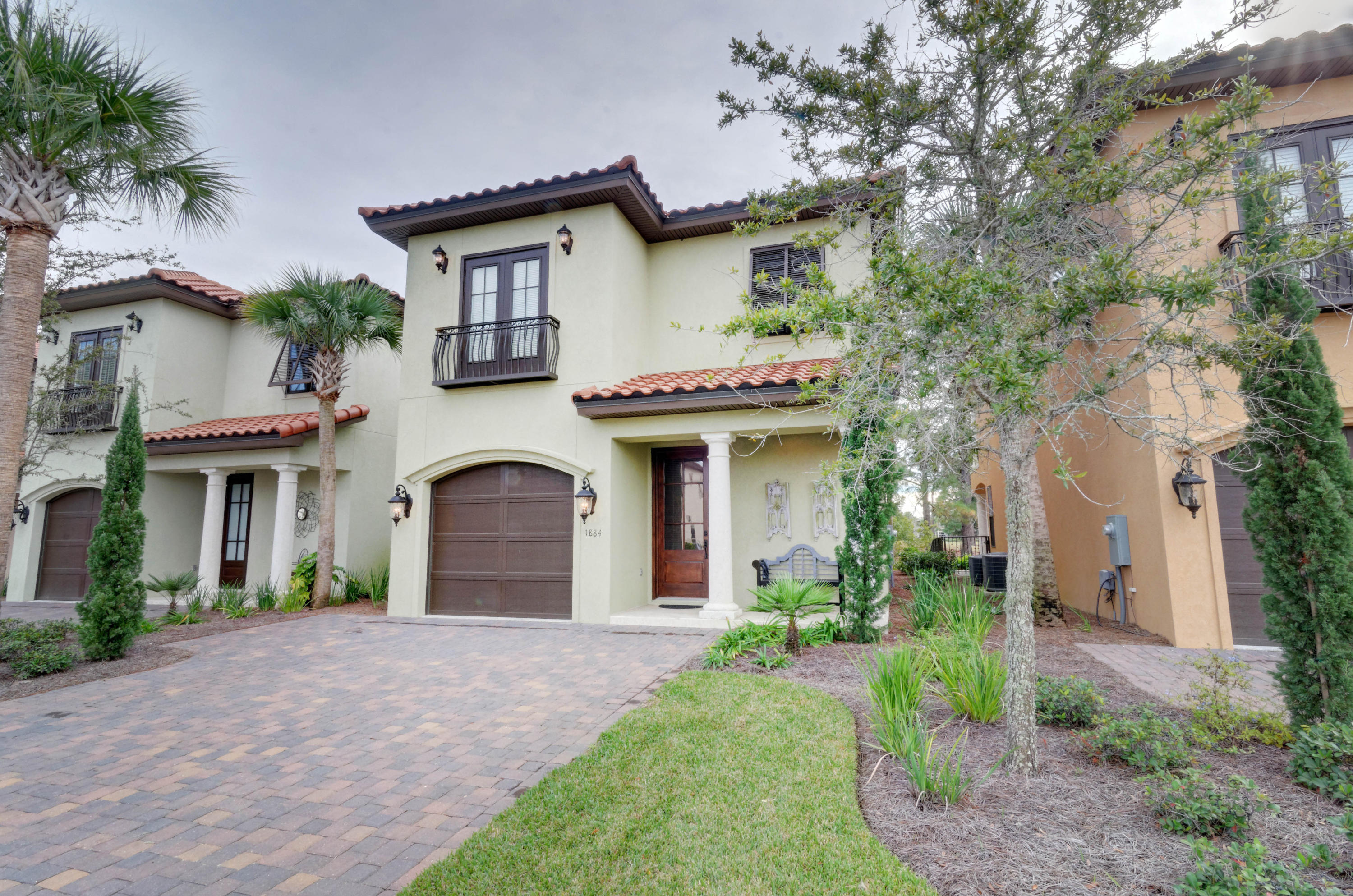 VILLA LAGO - Residential