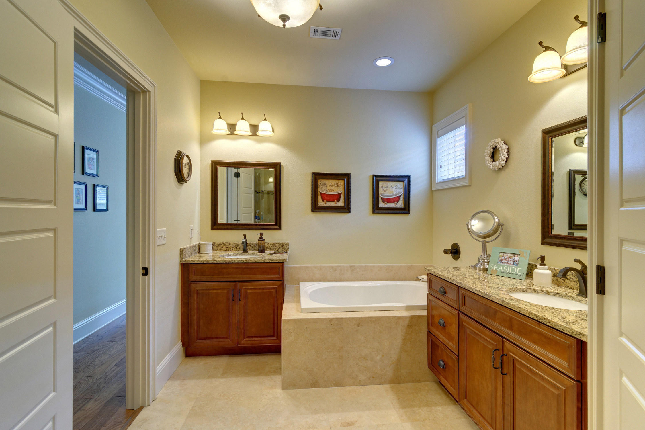 VILLA LAGO - Residential