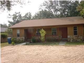 Great opportunity to Rent This clean 2-bedroom unit in the Center of Niceville.Available mid-October Contact Bob Stretch 850-218-6374