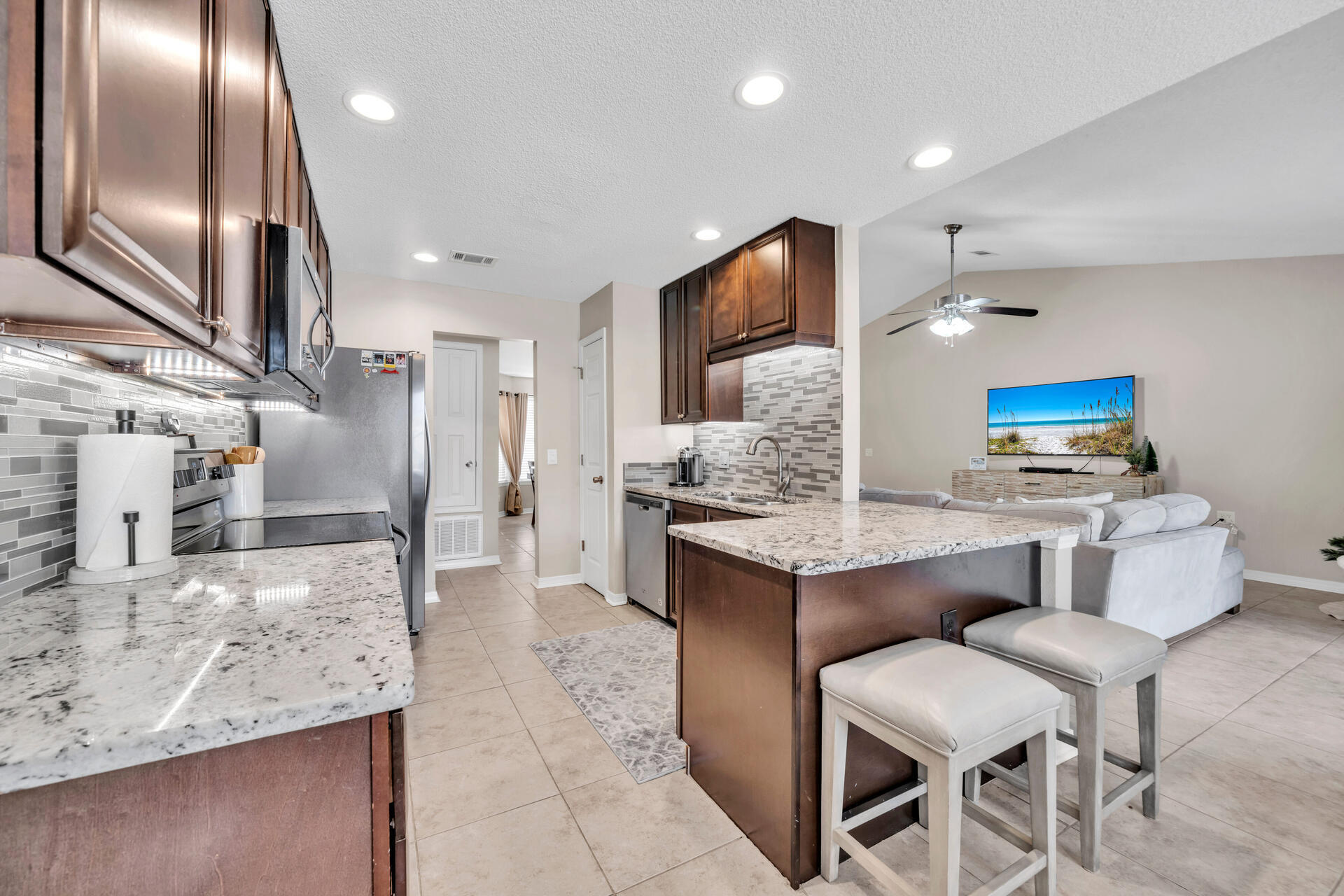 LIGHTHOUSE POINTE - Residential