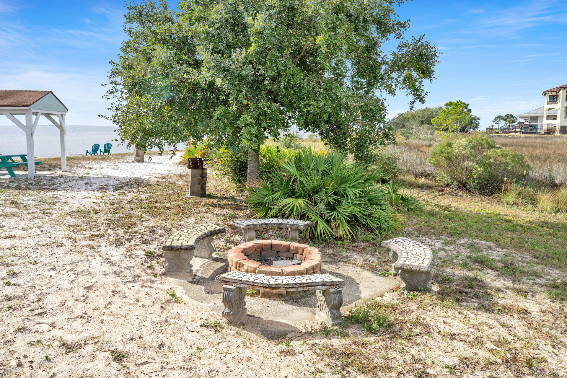 LIGHTHOUSE POINTE - Residential