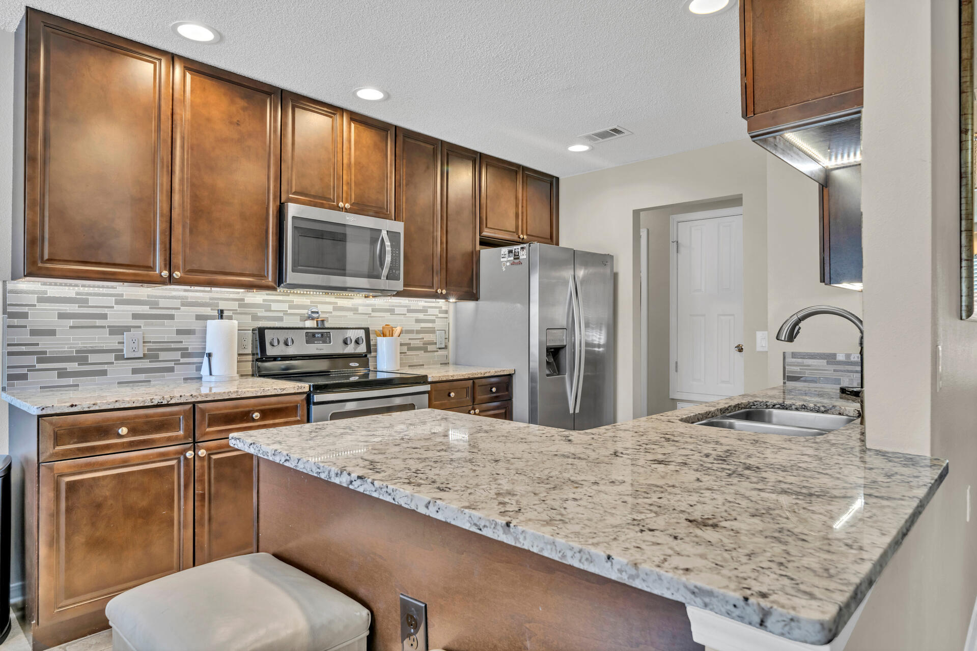 LIGHTHOUSE POINTE - Residential