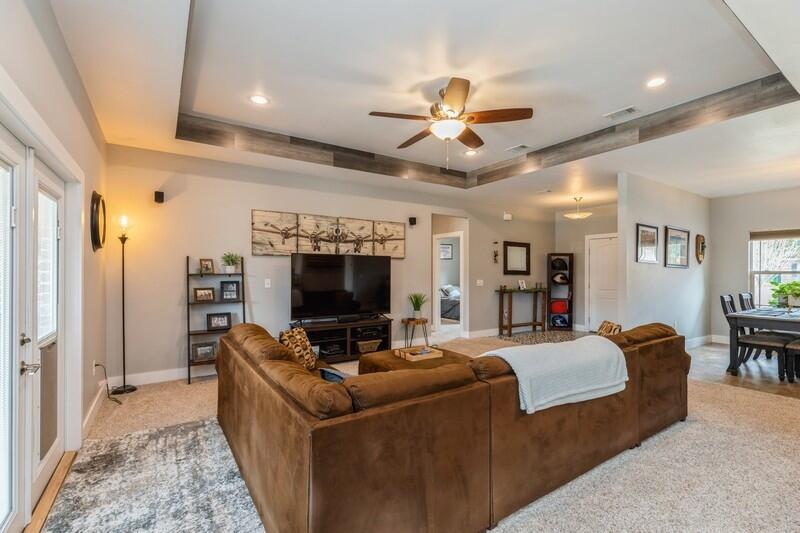 SHOAL CREEK MANOR - Residential