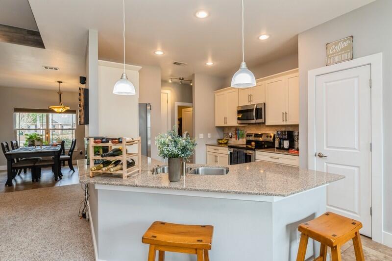 SHOAL CREEK MANOR - Residential