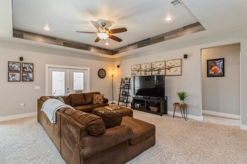 SHOAL CREEK MANOR - Residential