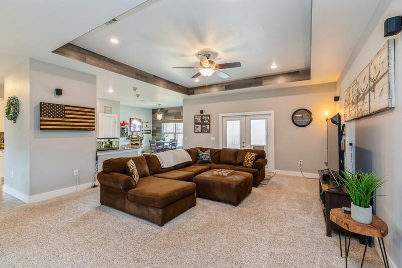 SHOAL CREEK MANOR - Residential