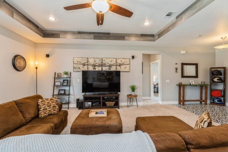 SHOAL CREEK MANOR - Residential