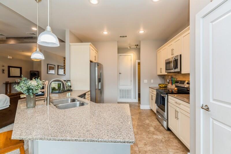 SHOAL CREEK MANOR - Residential