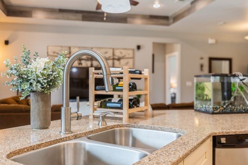 SHOAL CREEK MANOR - Residential