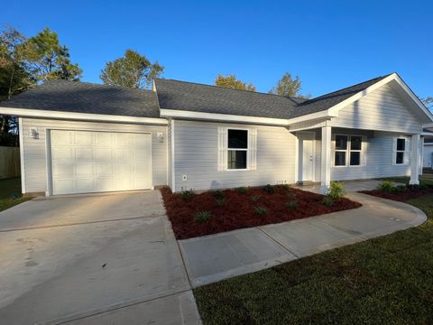 A home in DeFuniak Springs