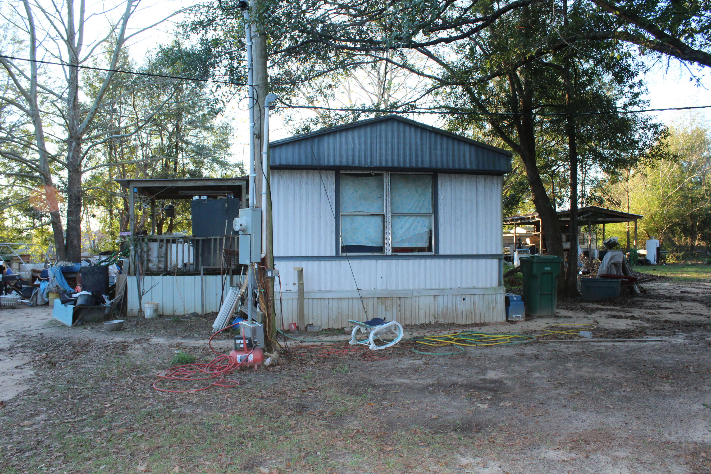 METES & BOUNDS - Land