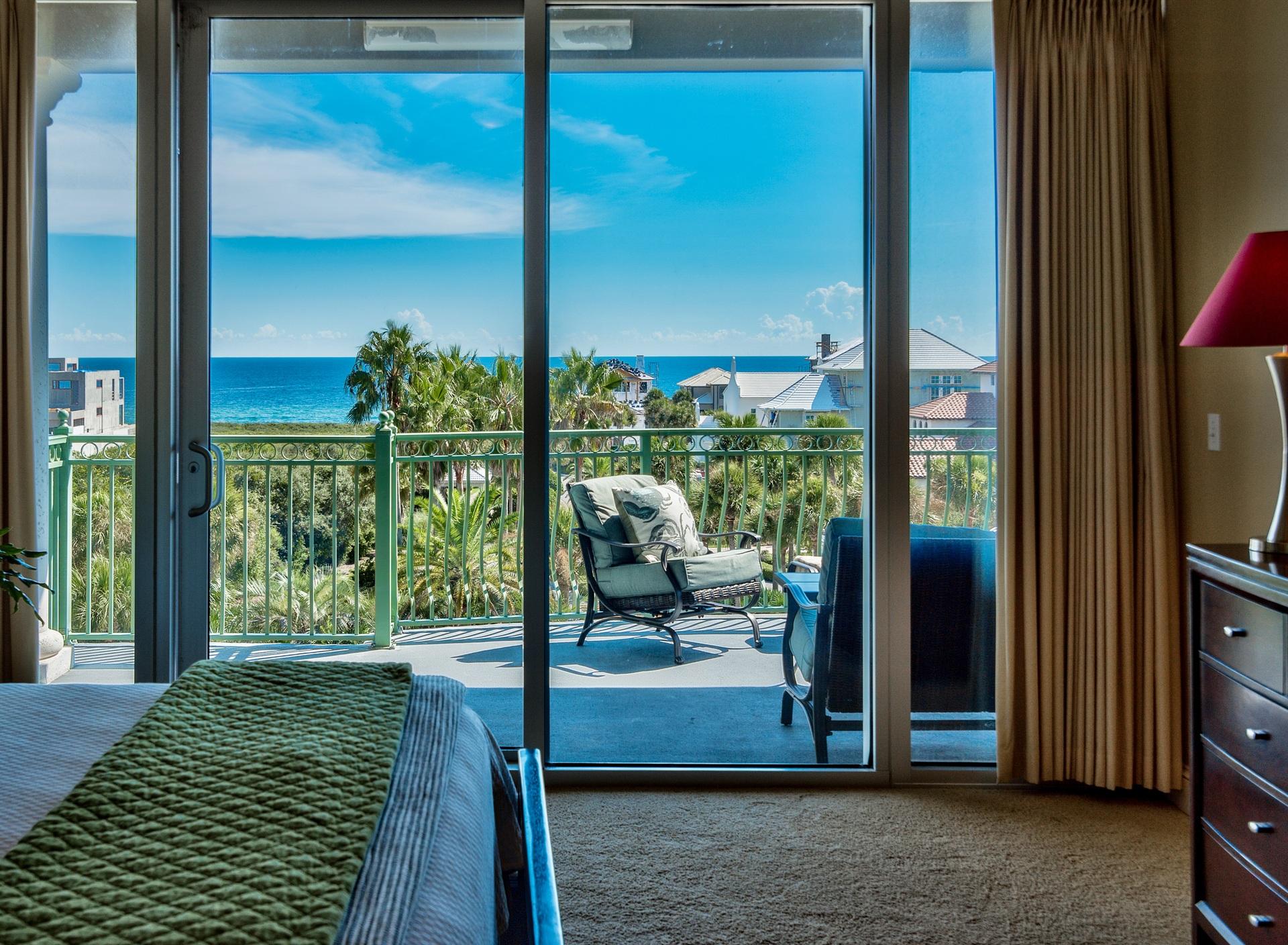 ALEXANDER AT PALM COURT - Residential