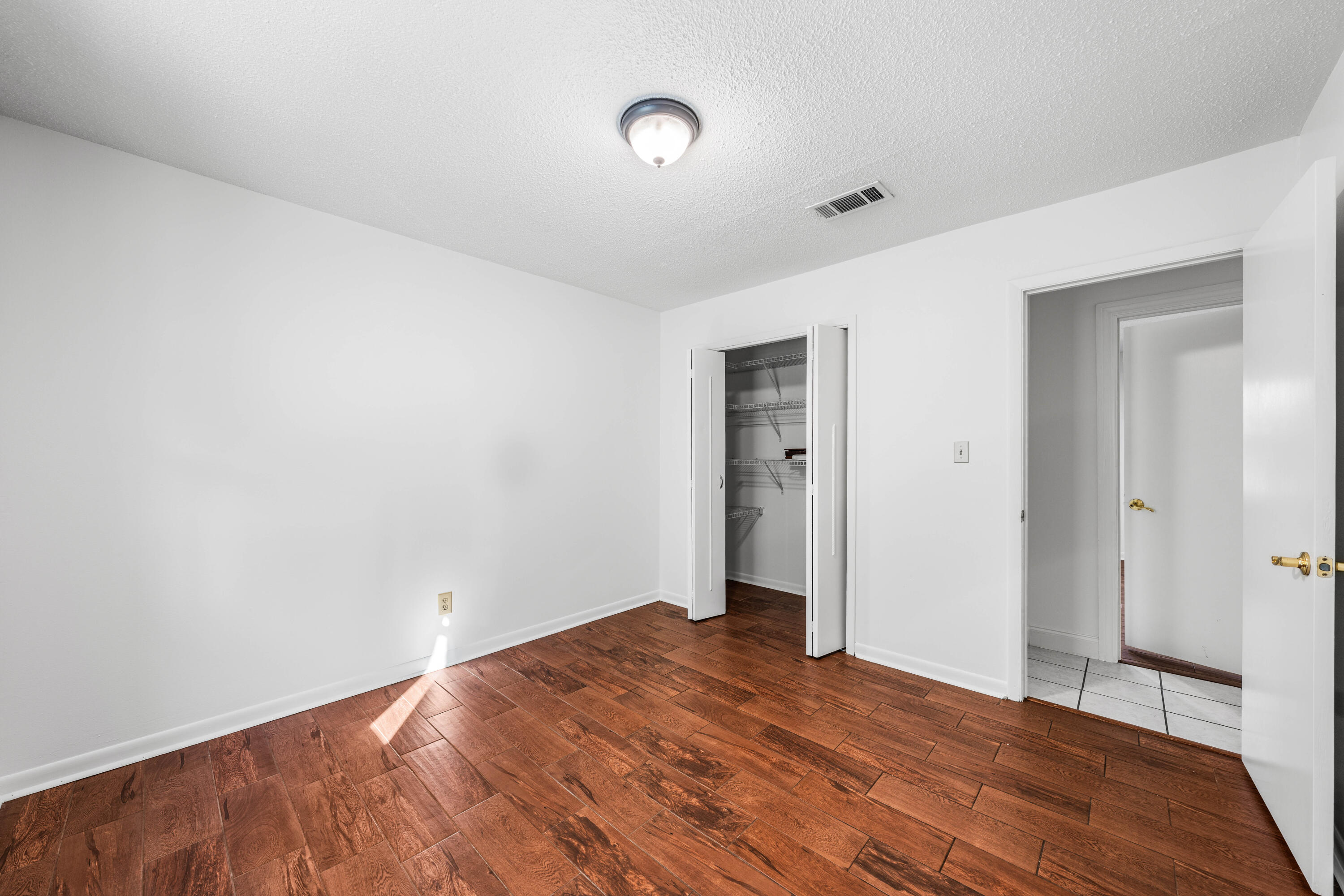 EASTWOOD - Residential