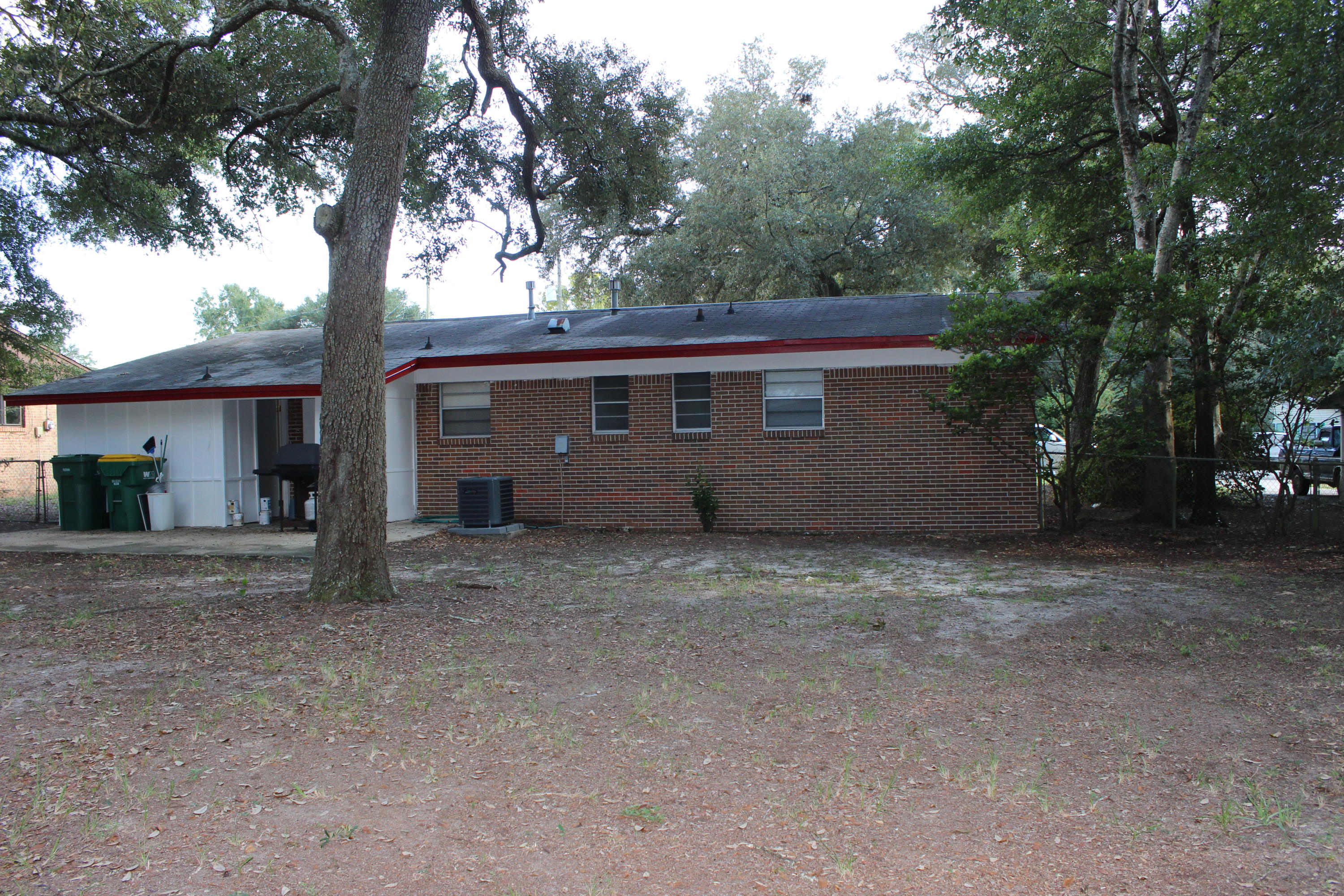 PINE CREST HILLS S/D LOT 11 BLK F - Residential