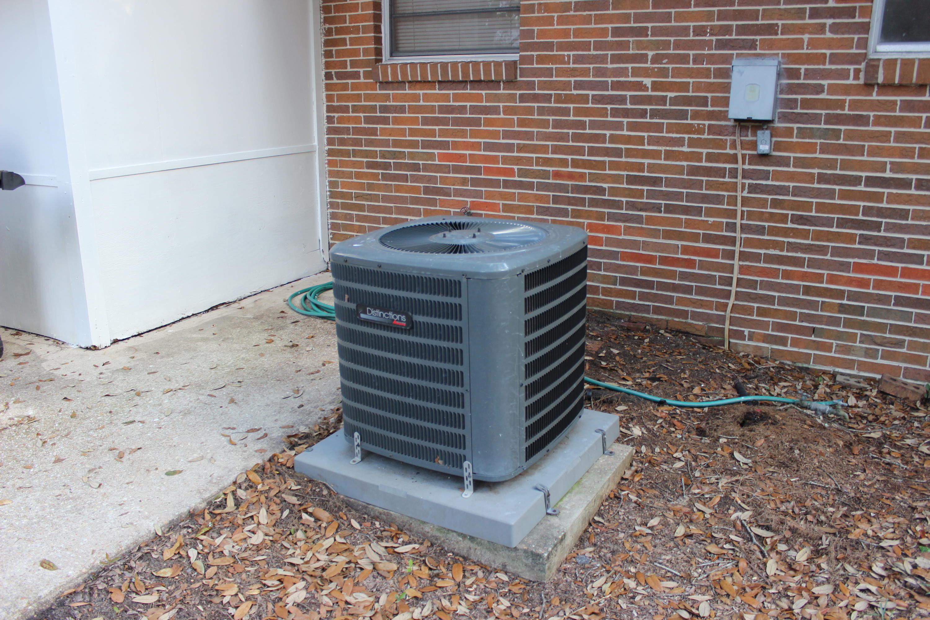 PINE CREST HILLS S/D LOT 11 BLK F - Residential