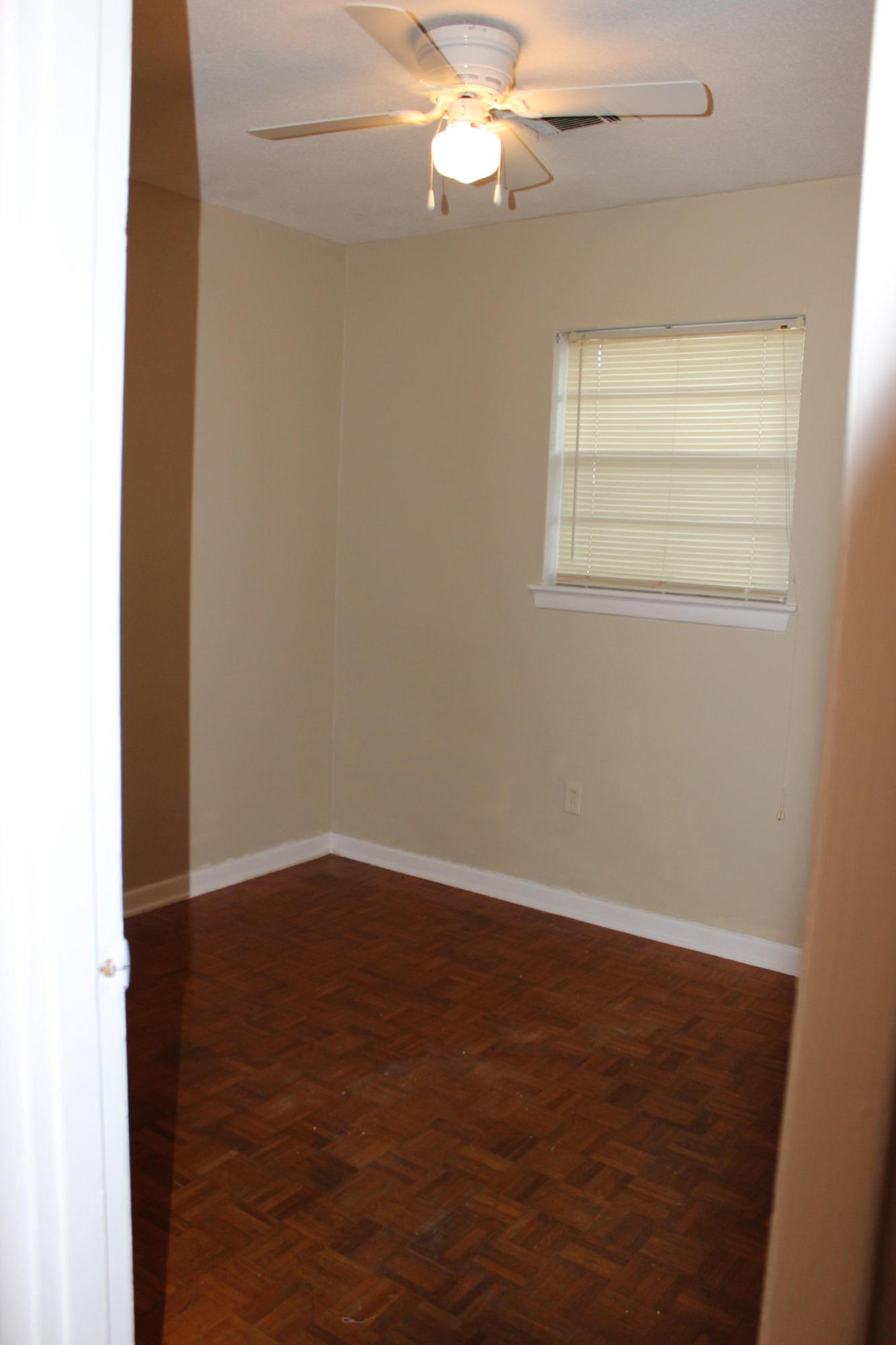 PINE CREST HILLS S/D LOT 11 BLK F - Residential