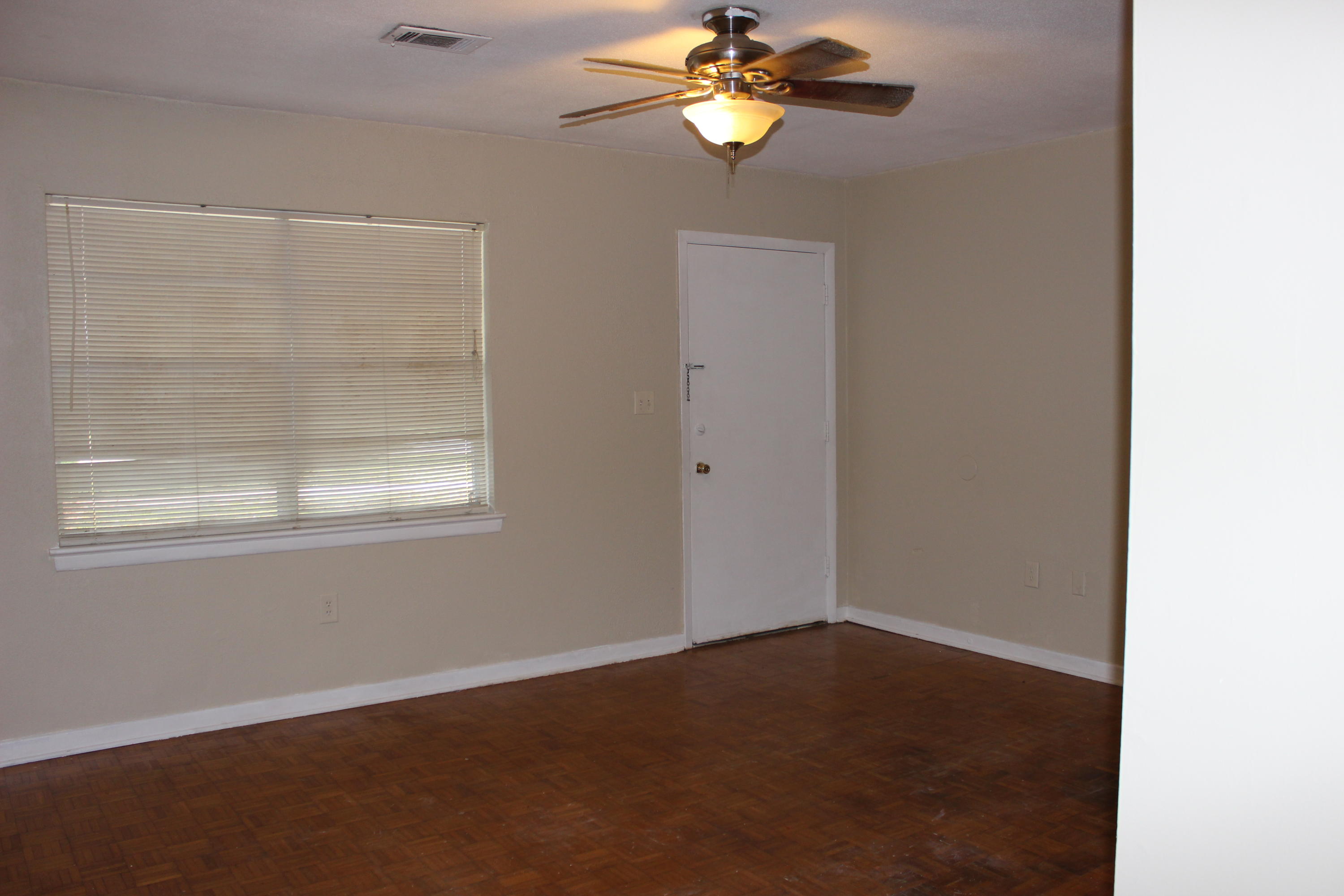 PINE CREST HILLS S/D LOT 11 BLK F - Residential