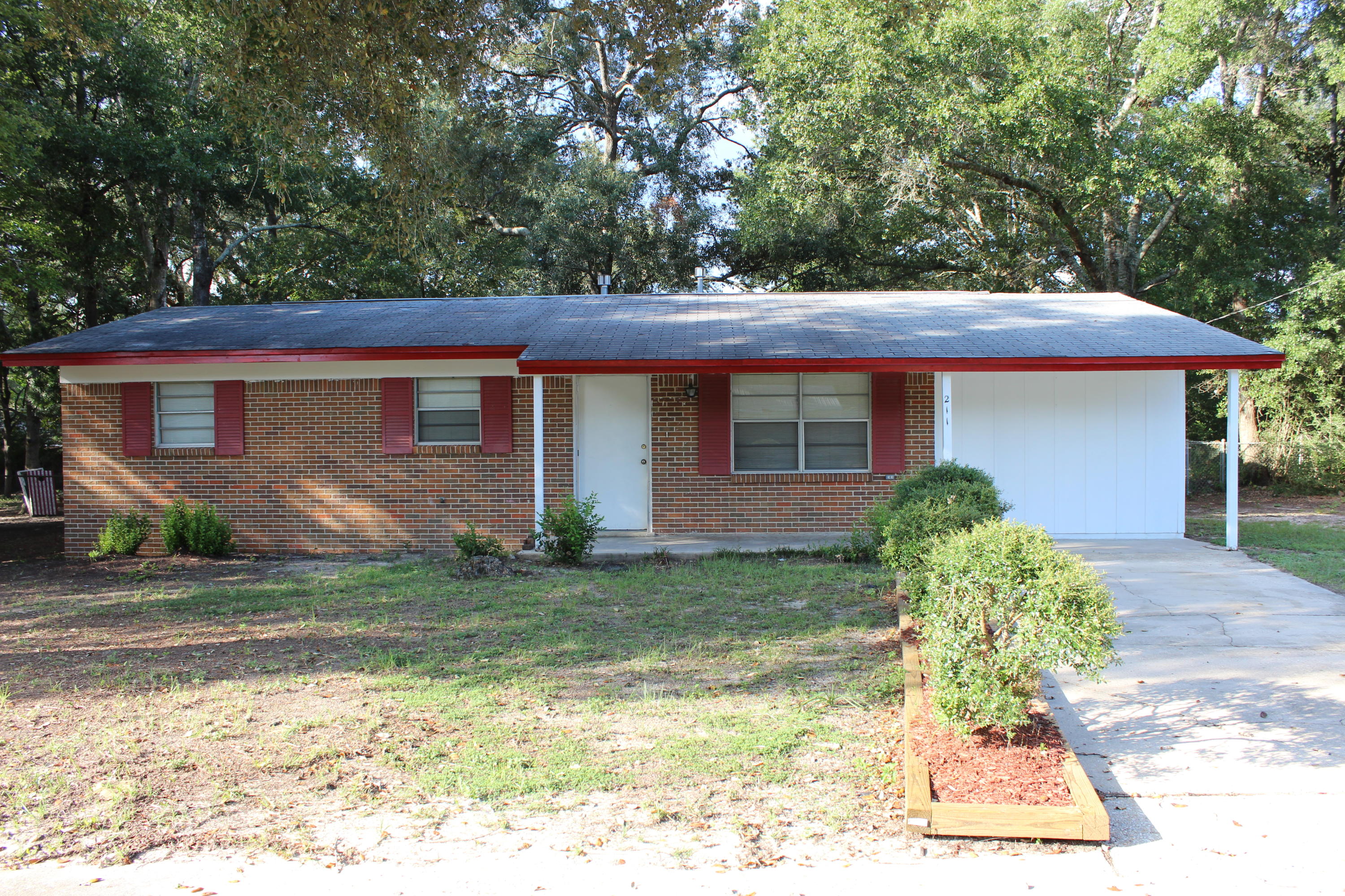 PINE CREST HILLS S/D LOT 11 BLK F - Residential