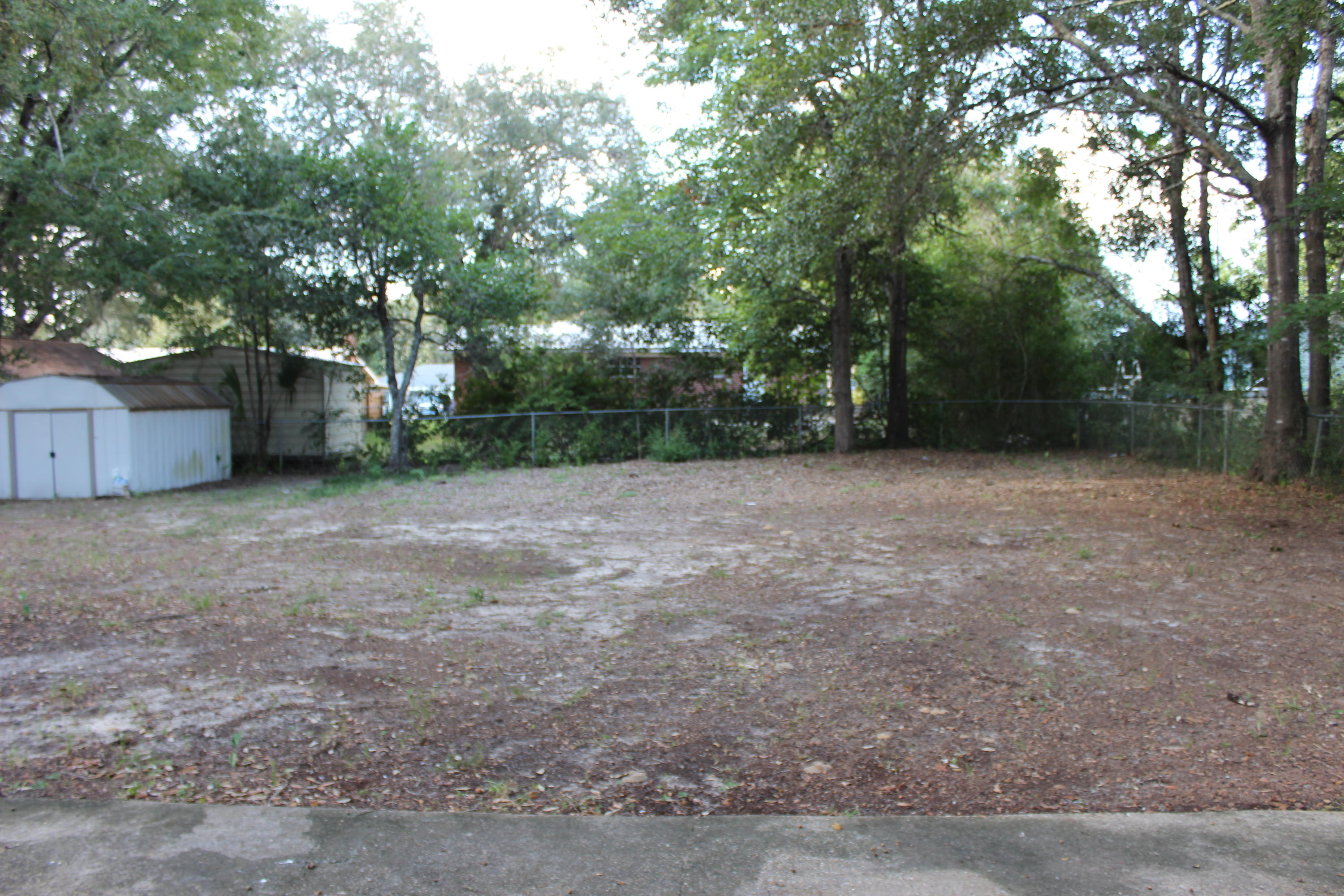 PINE CREST HILLS S/D LOT 11 BLK F - Residential