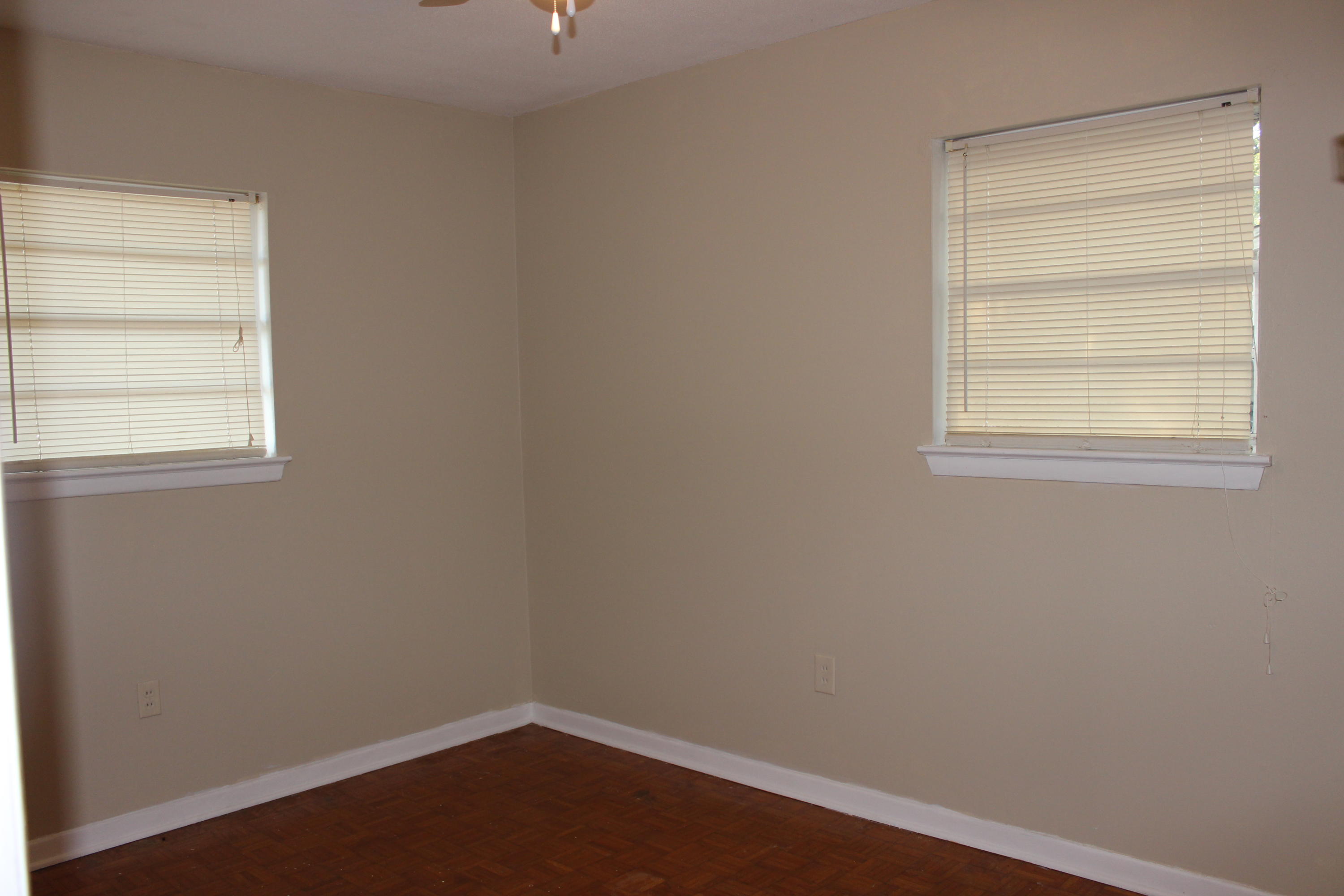 PINE CREST HILLS S/D LOT 11 BLK F - Residential