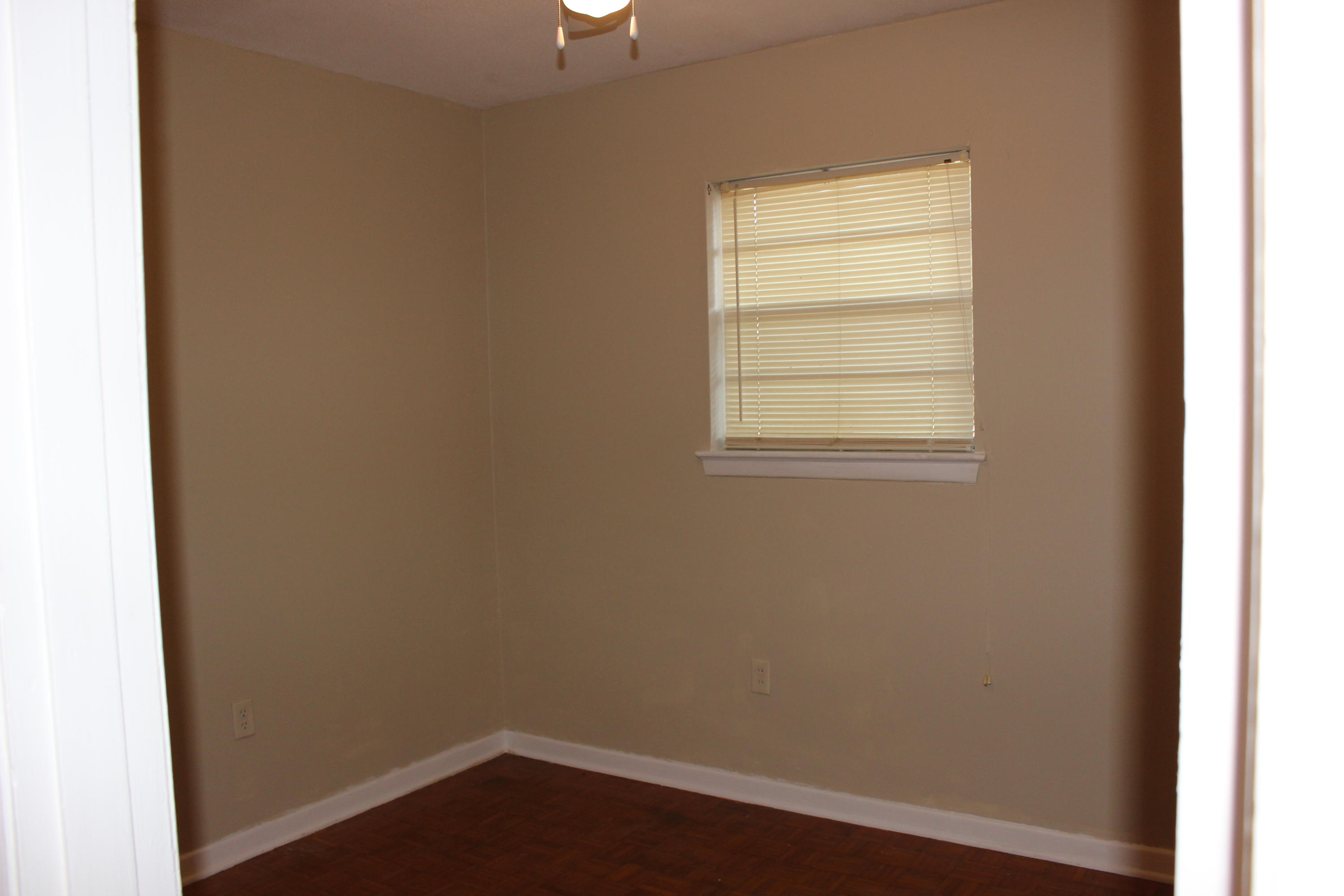 PINE CREST HILLS S/D LOT 11 BLK F - Residential