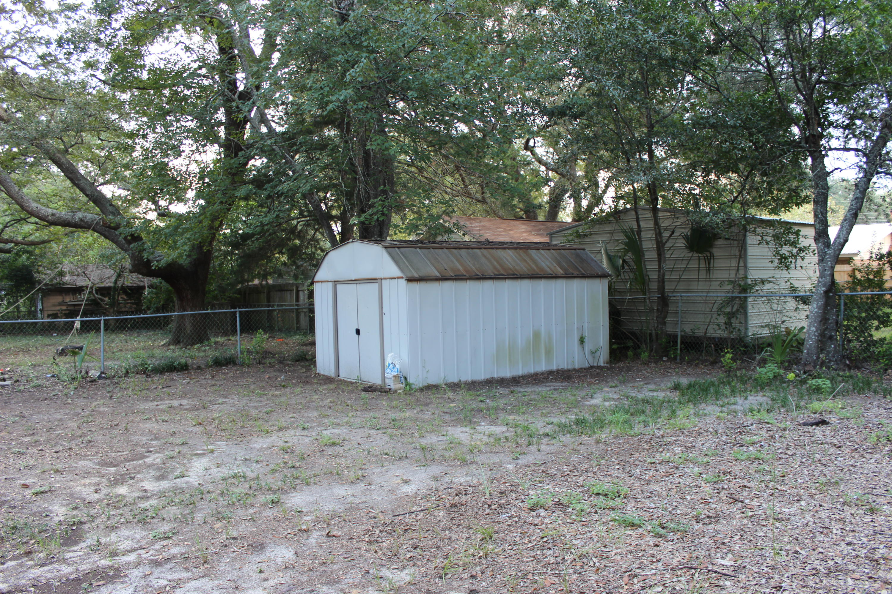 PINE CREST HILLS S/D LOT 11 BLK F - Residential