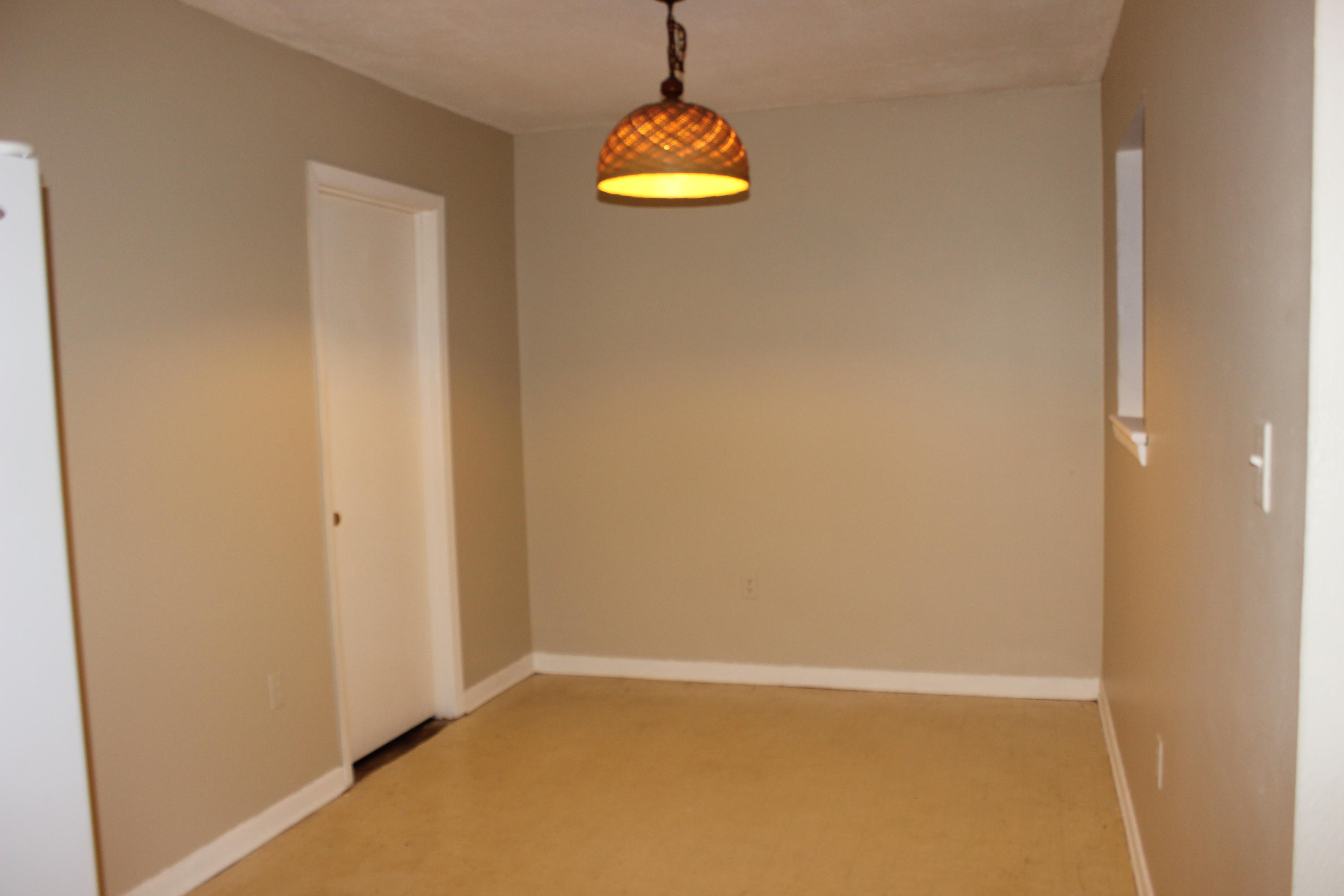 PINE CREST HILLS S/D LOT 11 BLK F - Residential