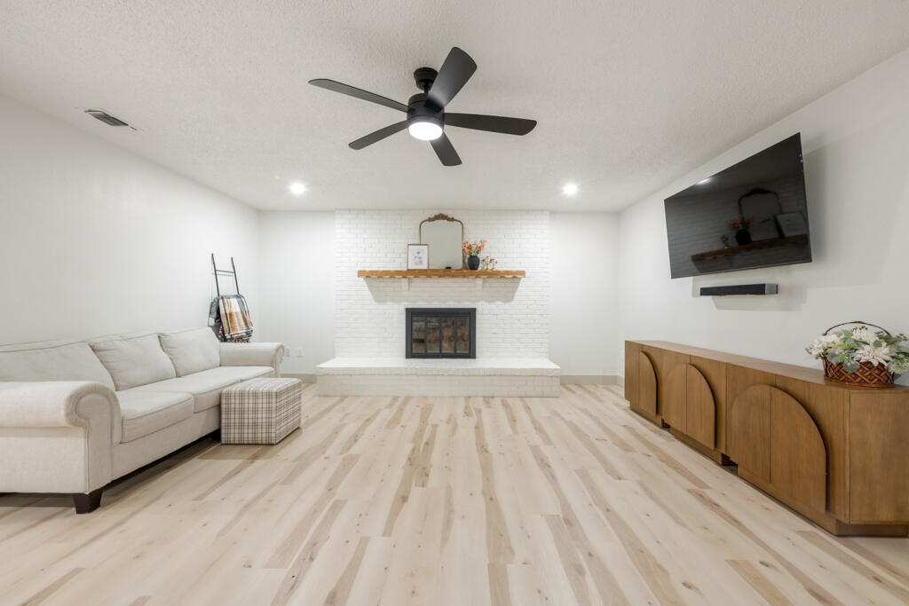 CAROL ANNE MANOR - Residential