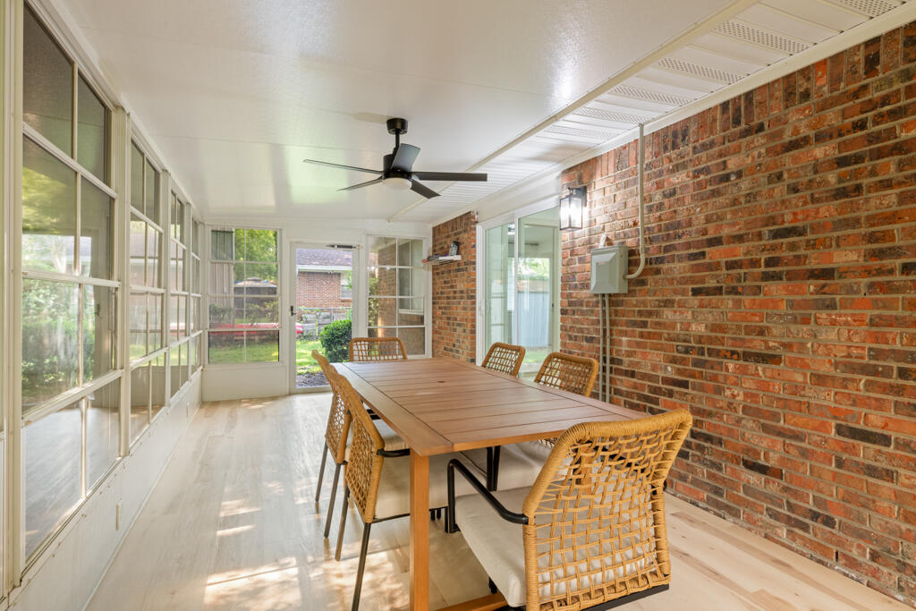 CAROL ANNE MANOR - Residential