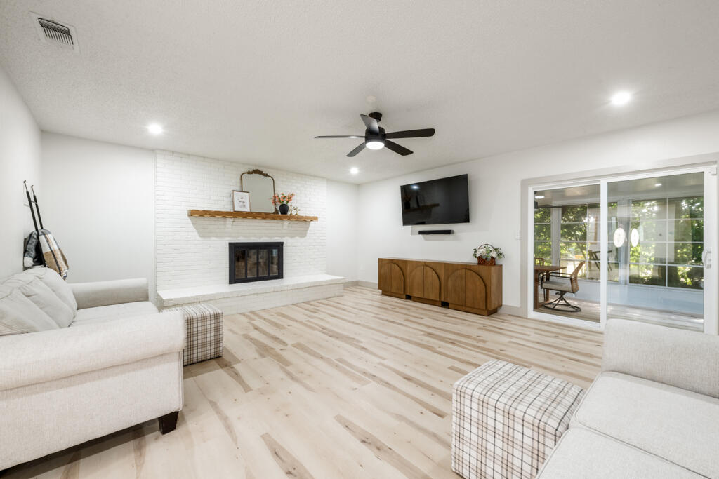 CAROL ANNE MANOR - Residential