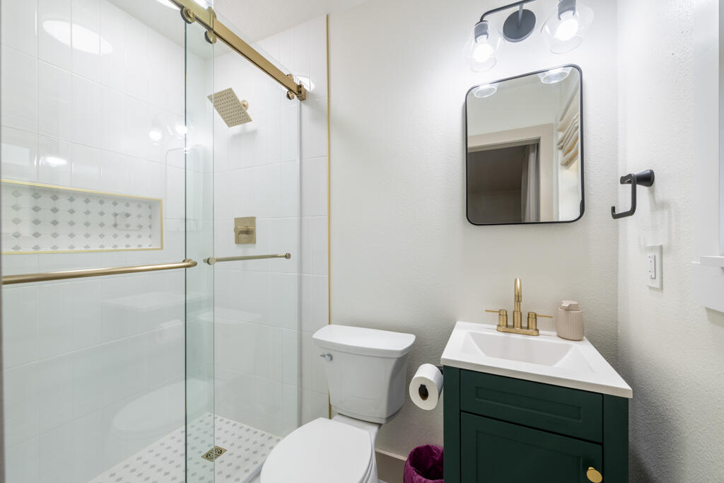 CAROL ANNE MANOR - Residential