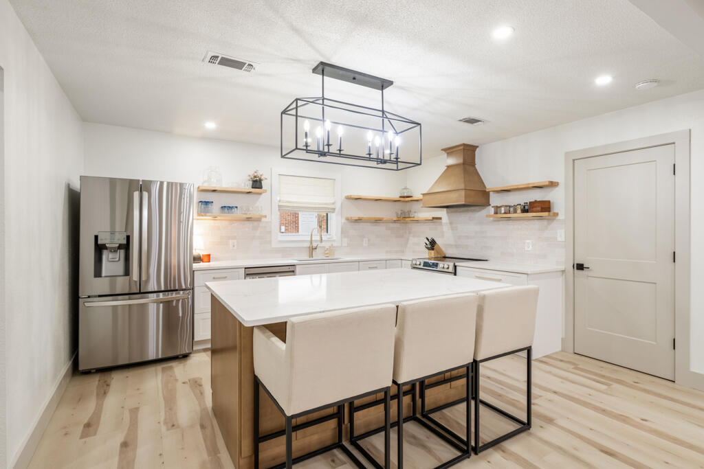 CAROL ANNE MANOR - Residential