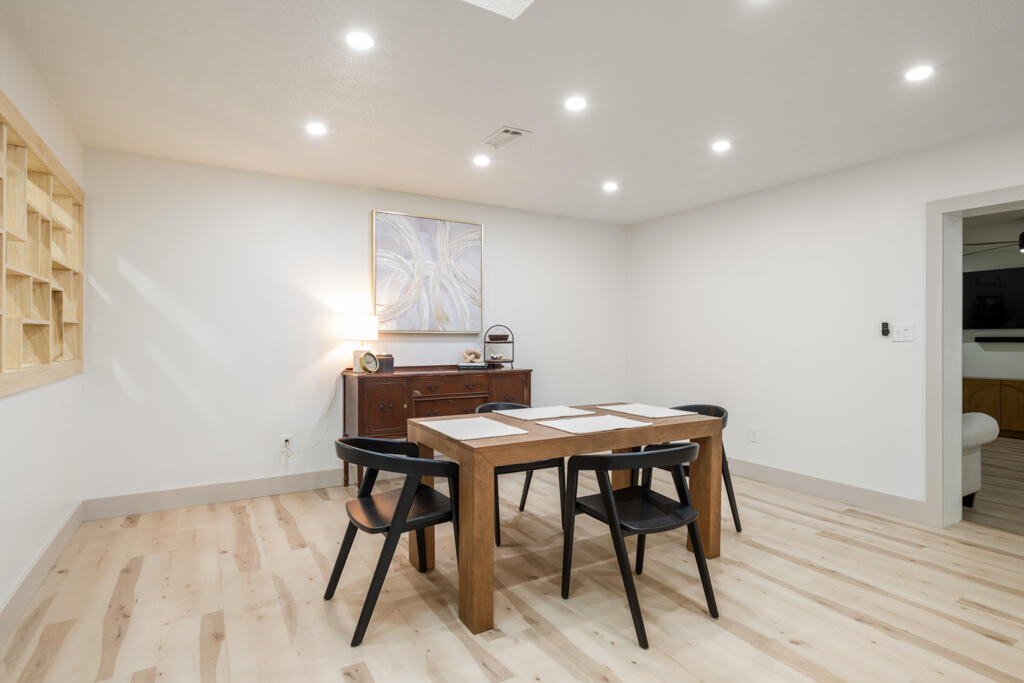 CAROL ANNE MANOR - Residential