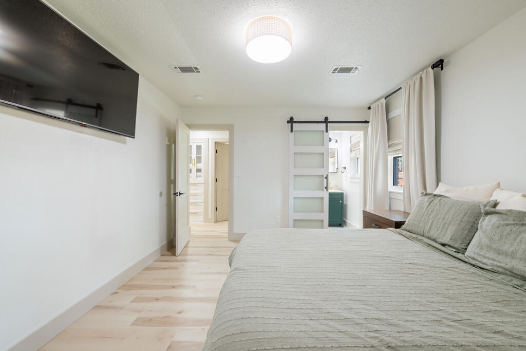 CAROL ANNE MANOR - Residential