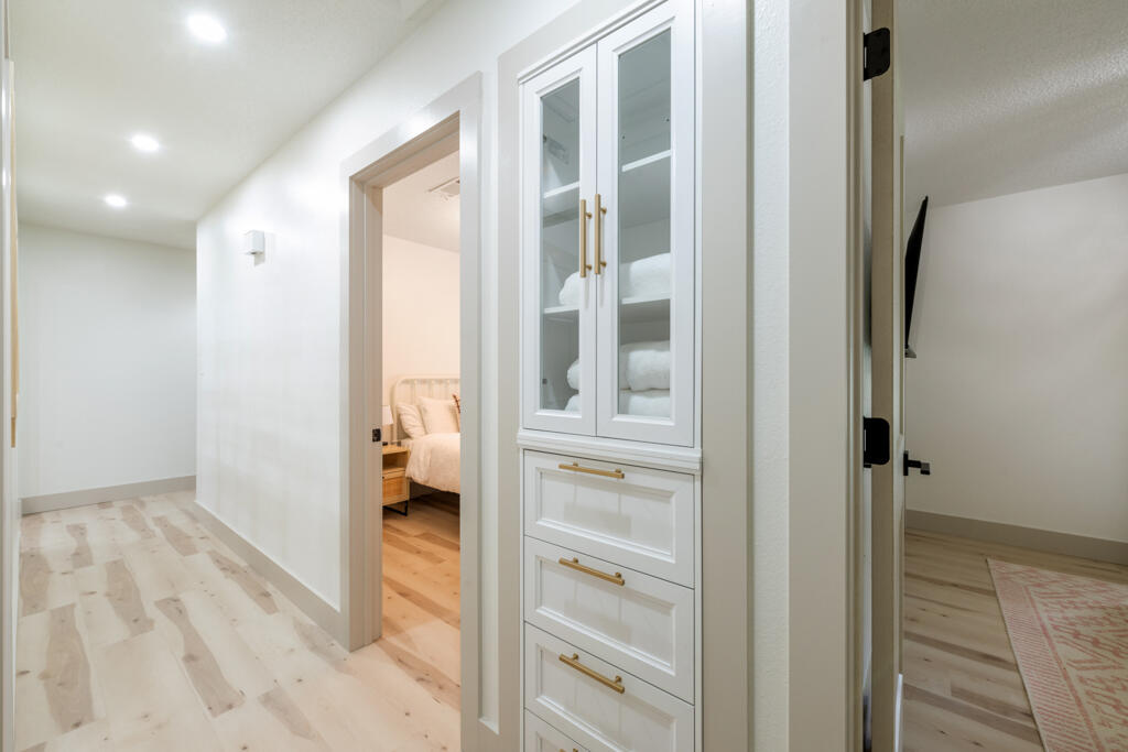 CAROL ANNE MANOR - Residential