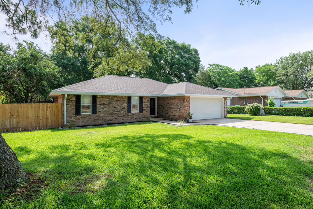 CAROL ANNE MANOR - Residential