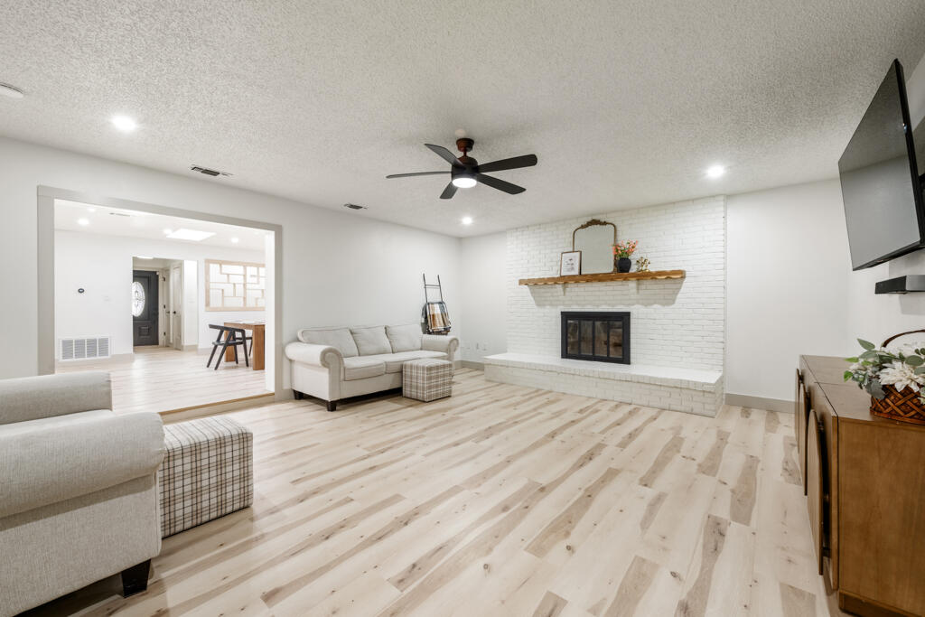 CAROL ANNE MANOR - Residential