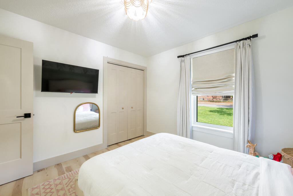CAROL ANNE MANOR - Residential