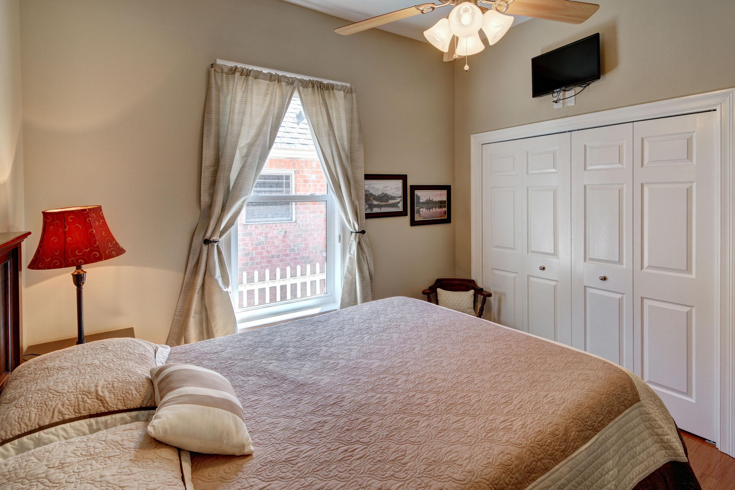 OAK POINTE - Residential