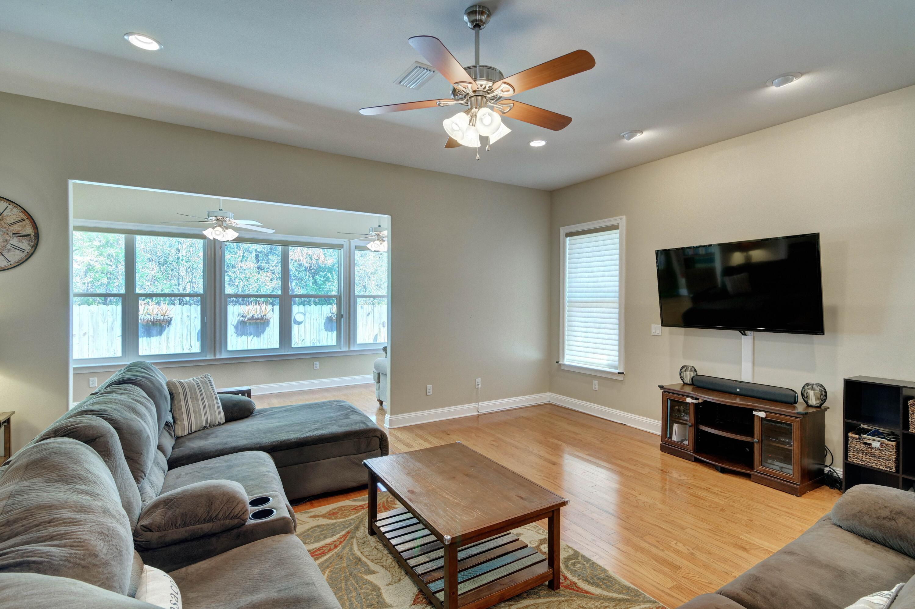 OAK POINTE - Residential