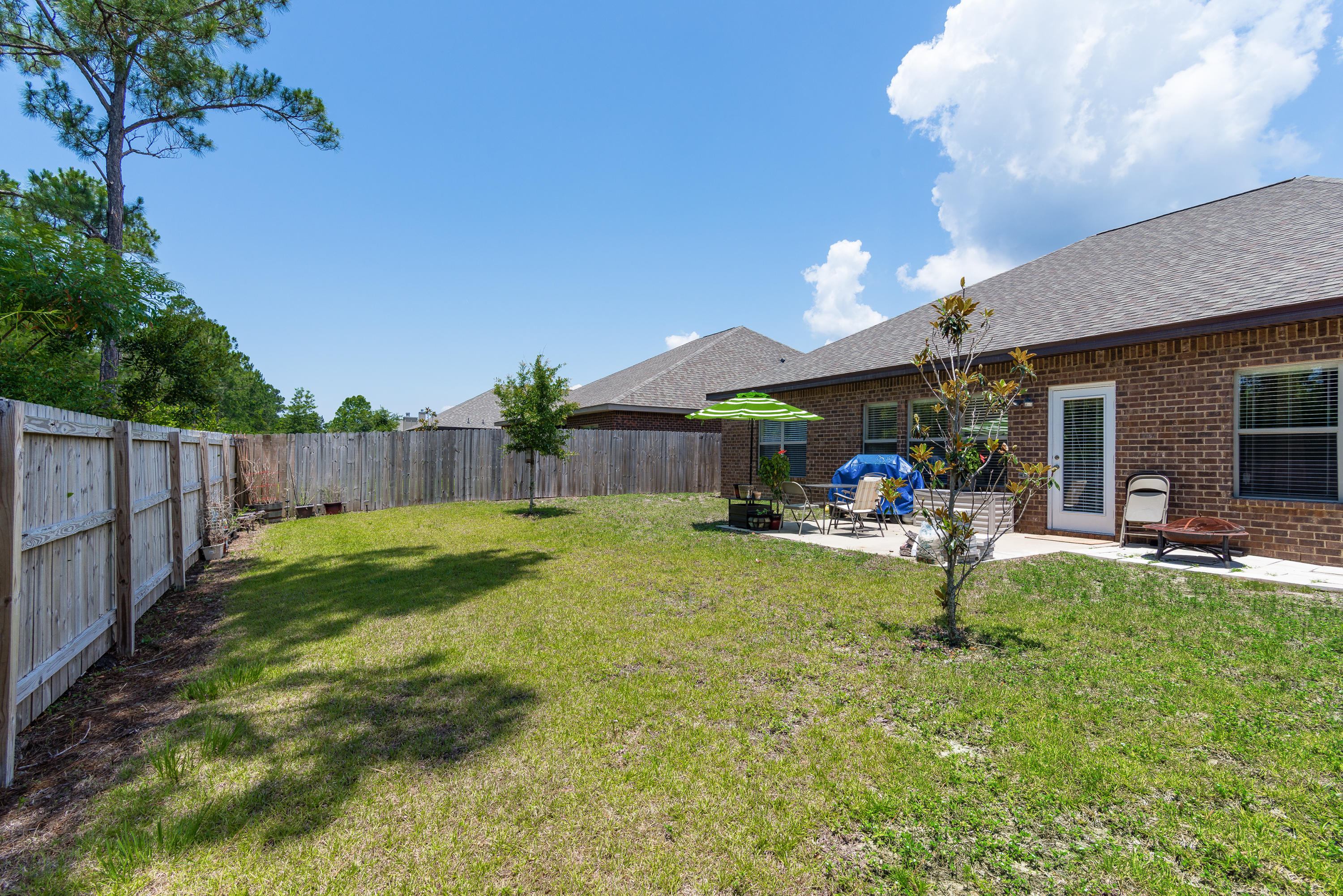 WHISPERING LAKE - Residential