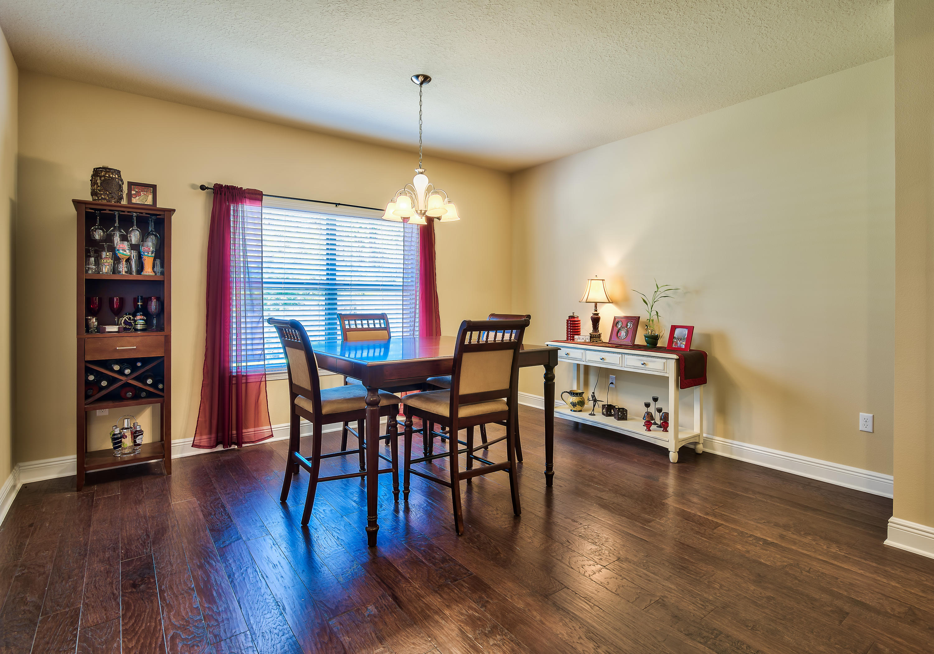 WHISPERING LAKE - Residential