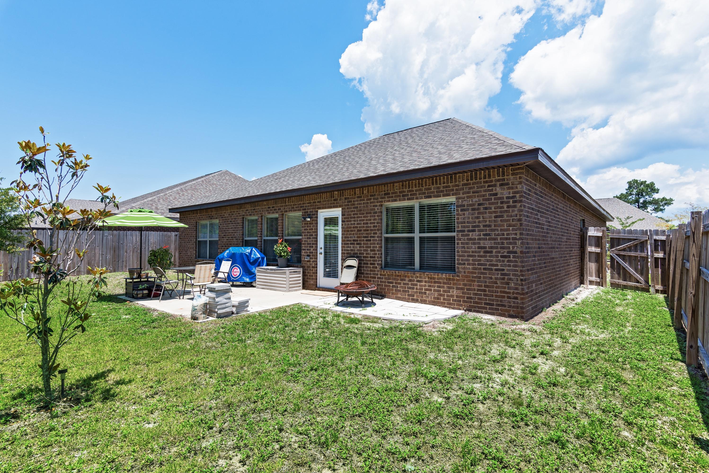 WHISPERING LAKE - Residential