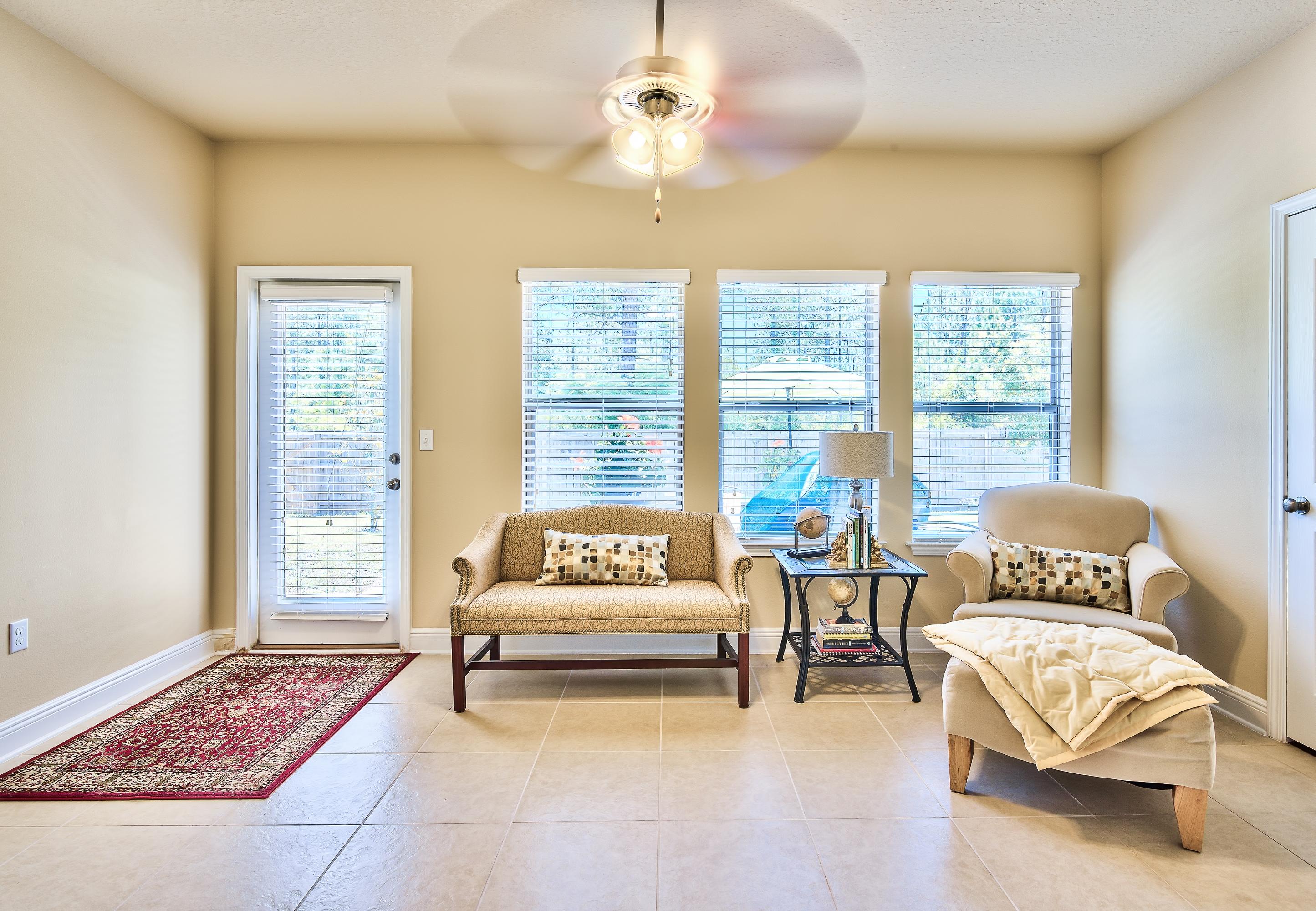 WHISPERING LAKE - Residential