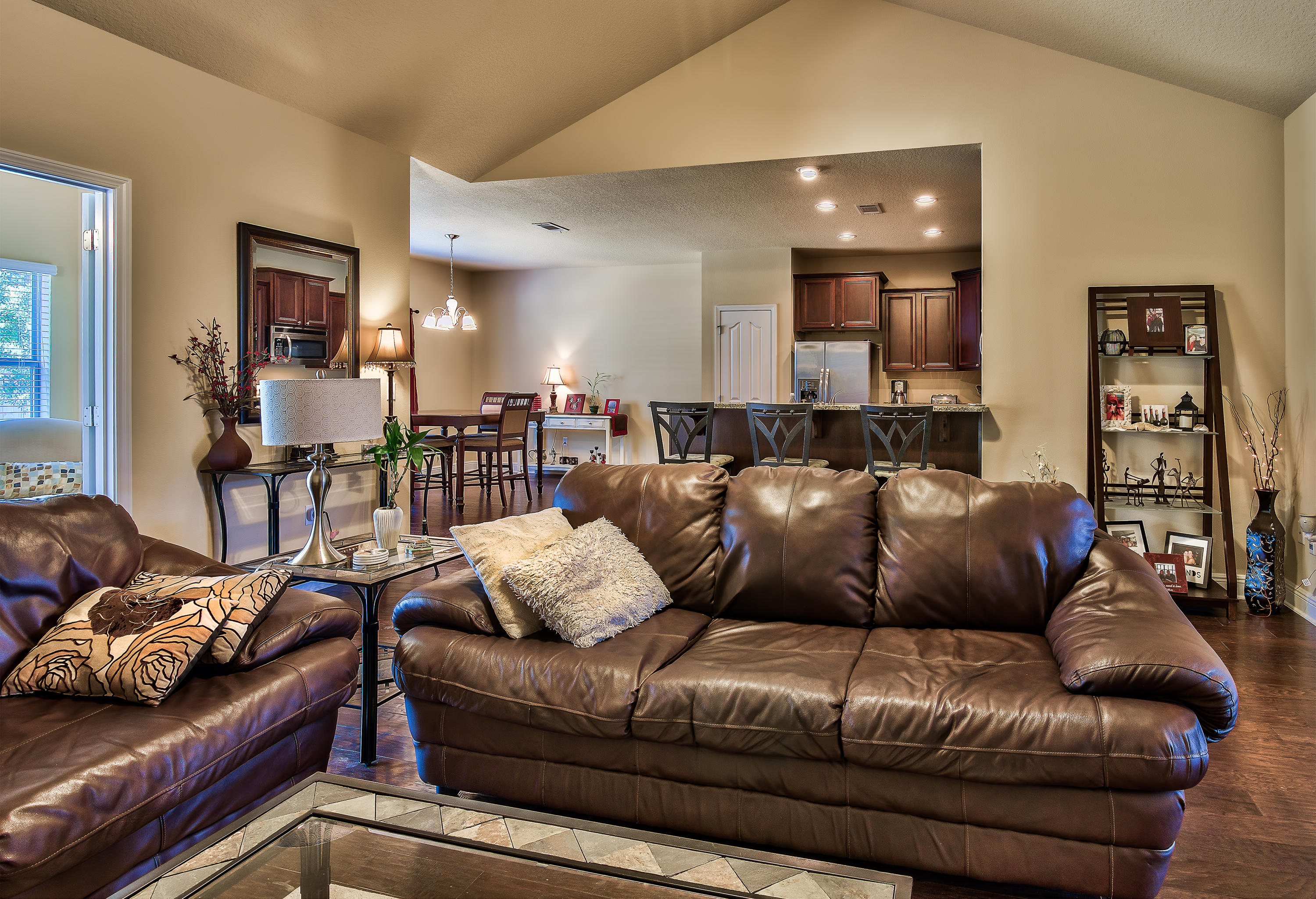 WHISPERING LAKE - Residential