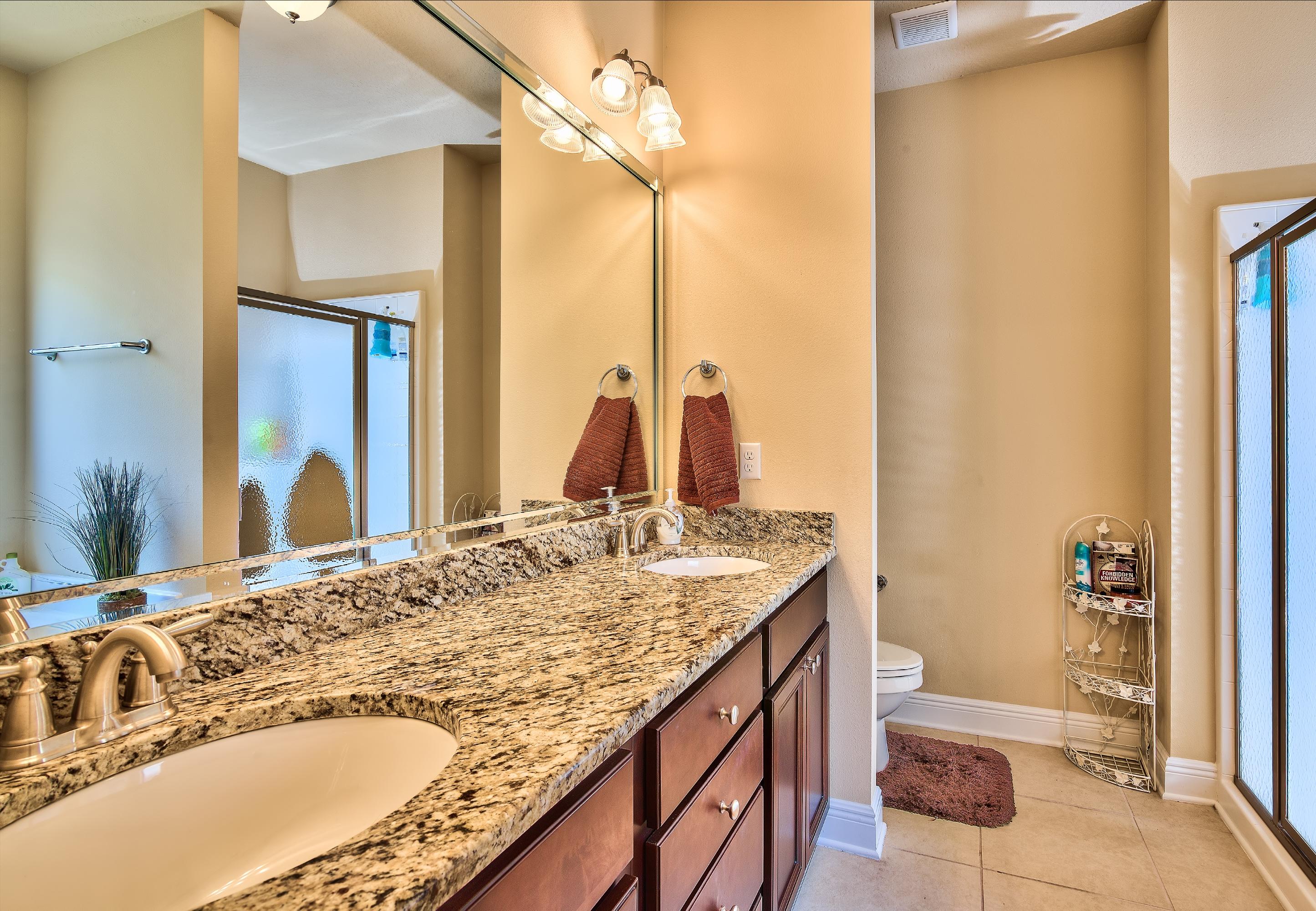 WHISPERING LAKE - Residential